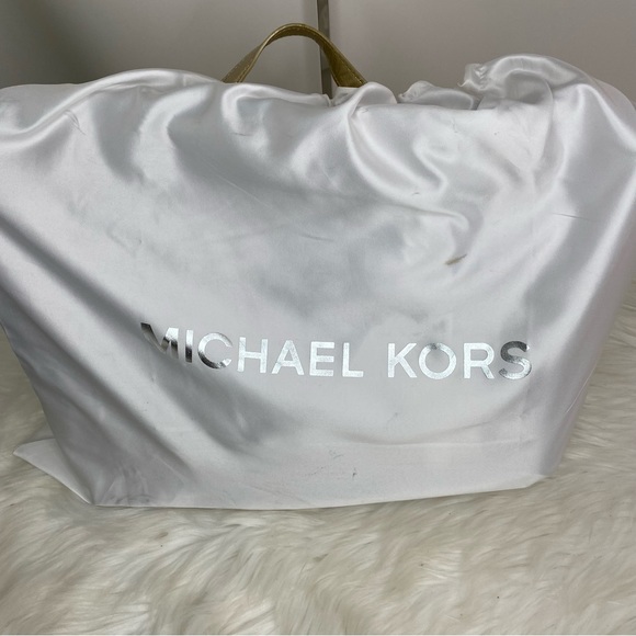 Michael Kors Large Amagansett Straw Tote with Gold Leather details - Picture 8 of 11